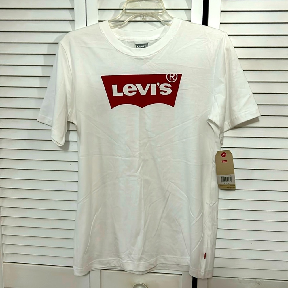 NWT Levi’s T-shirt